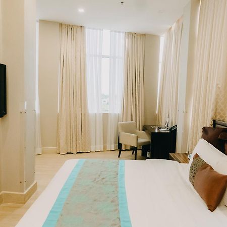Goldberry Suites & Hotel Mactan Lapu-Lapu City Exterior foto