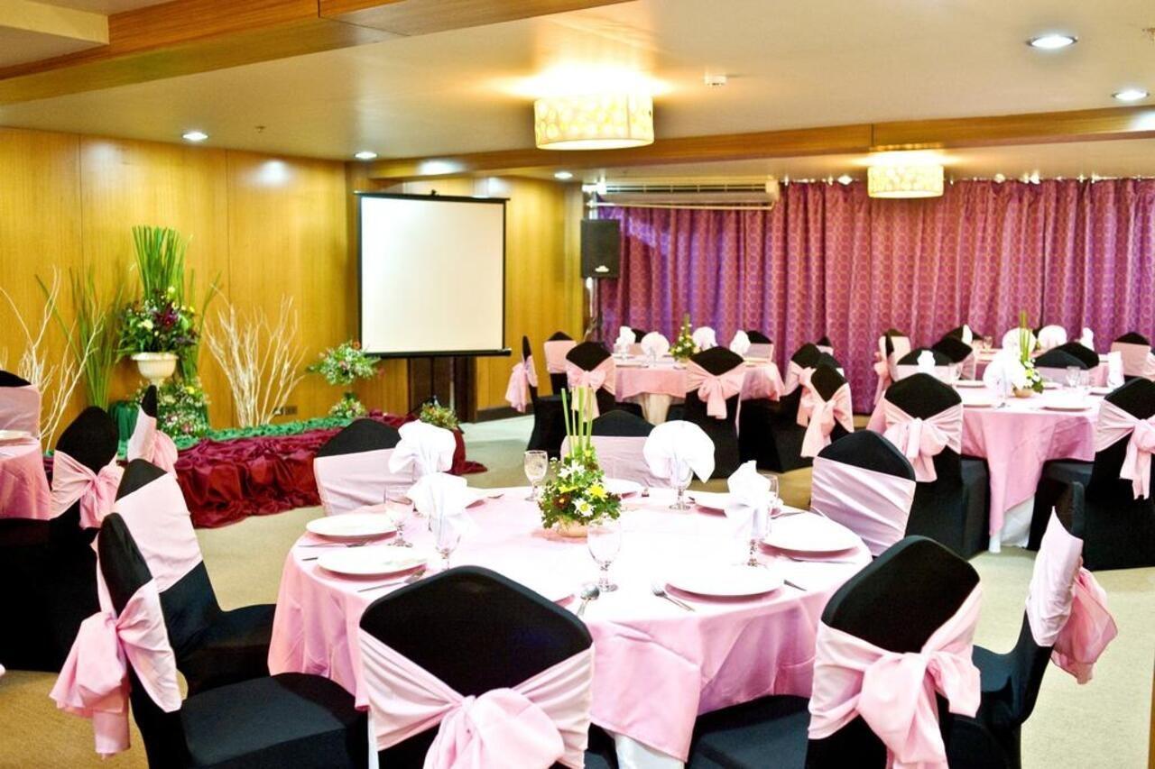 Goldberry Suites & Hotel Mactan Lapu-Lapu City Exterior foto