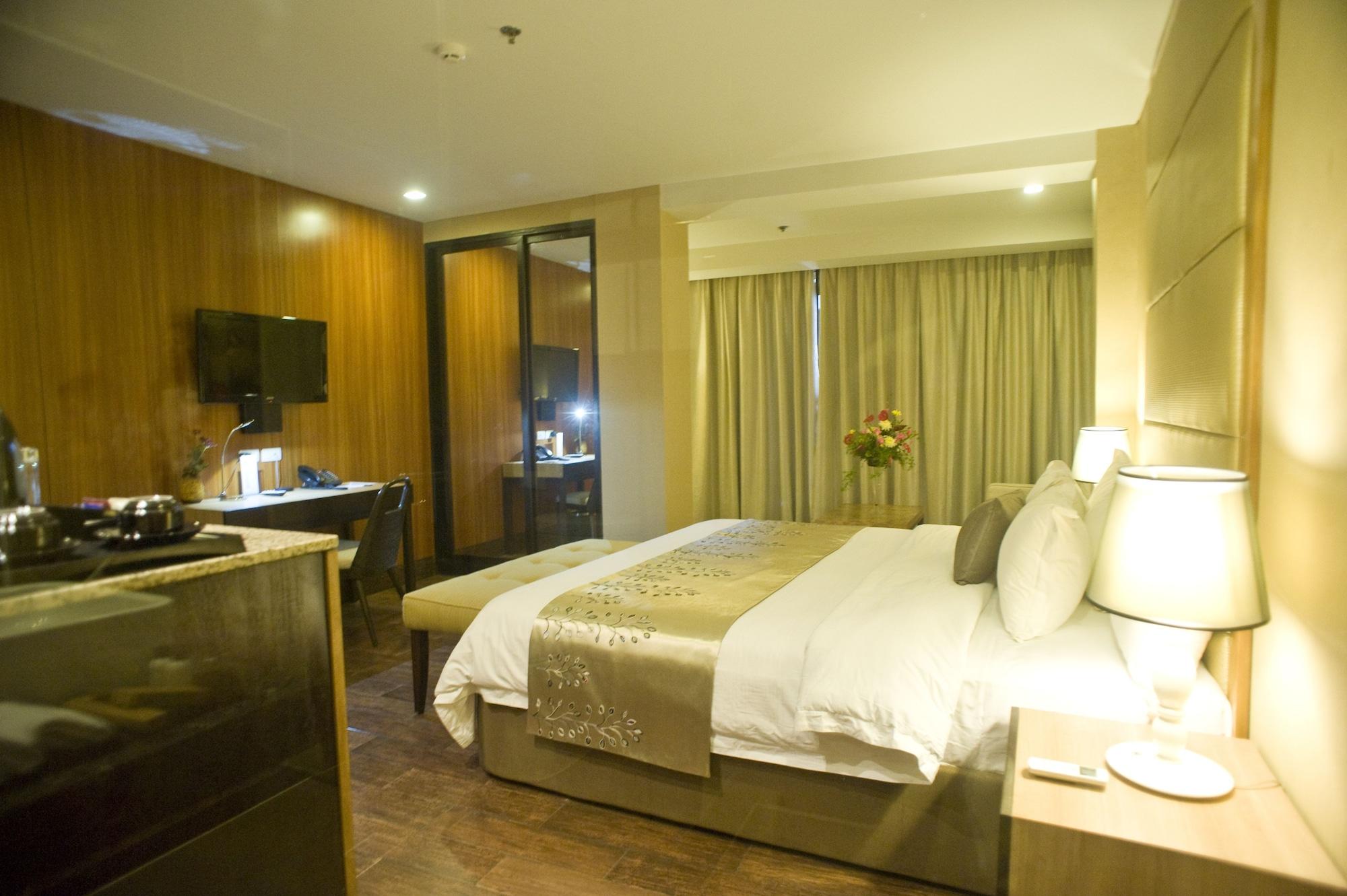 Goldberry Suites & Hotel Mactan Lapu-Lapu City Exterior foto
