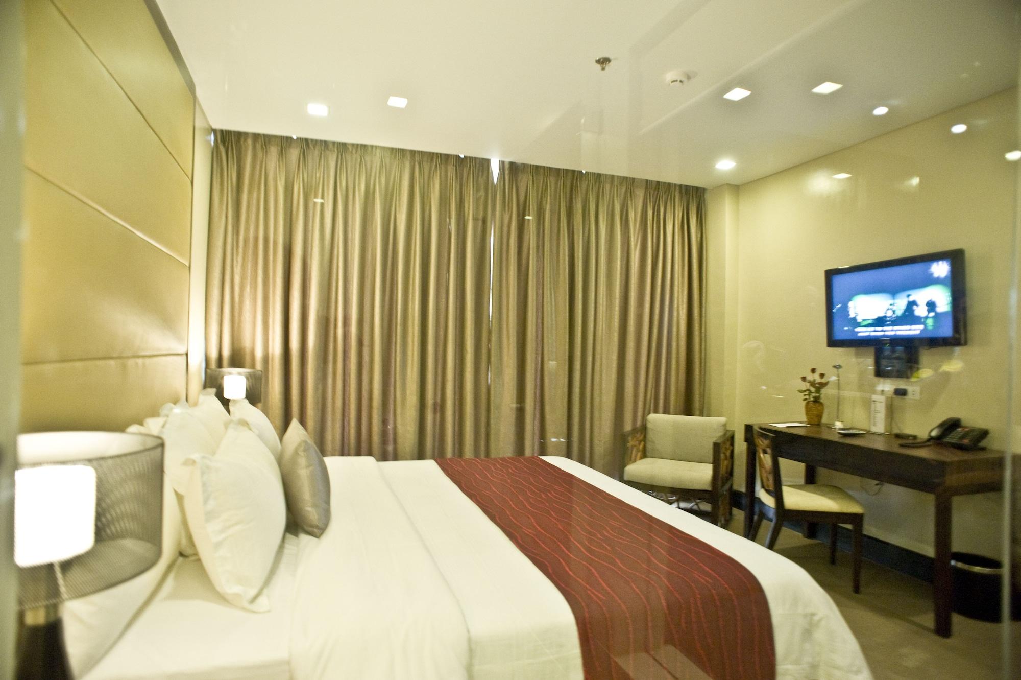 Goldberry Suites & Hotel Mactan Lapu-Lapu City Exterior foto