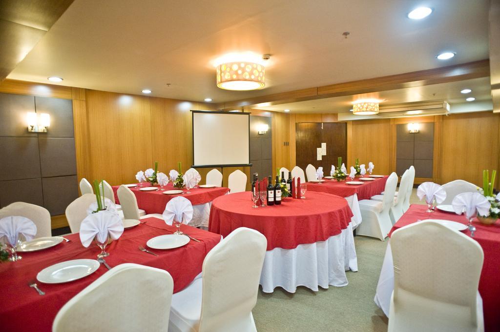 Goldberry Suites & Hotel Mactan Lapu-Lapu City Exterior foto