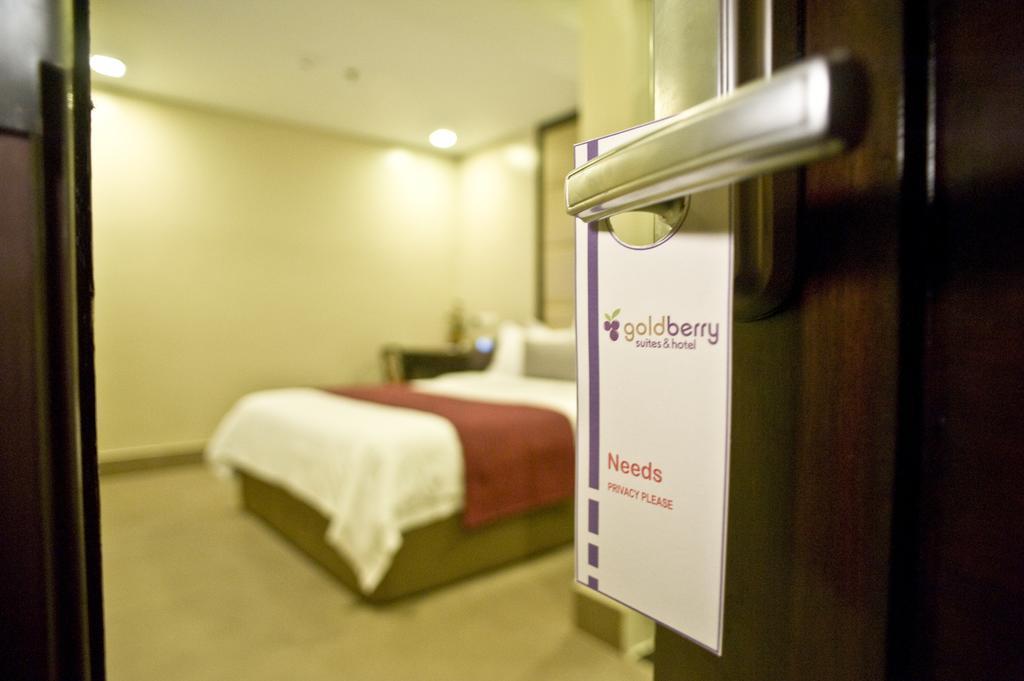 Goldberry Suites & Hotel Mactan Lapu-Lapu City Exterior foto