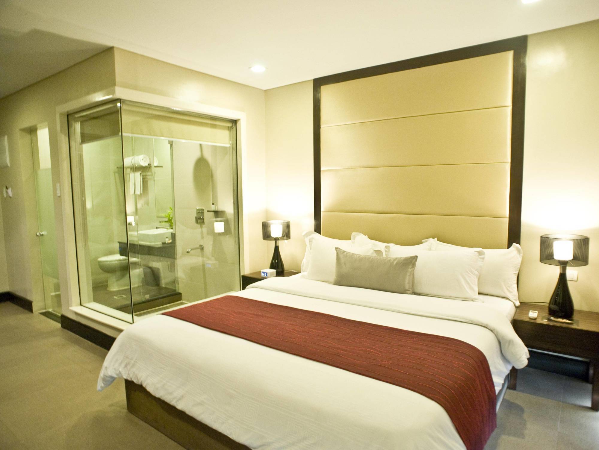 Goldberry Suites & Hotel Mactan Lapu-Lapu City Exterior foto