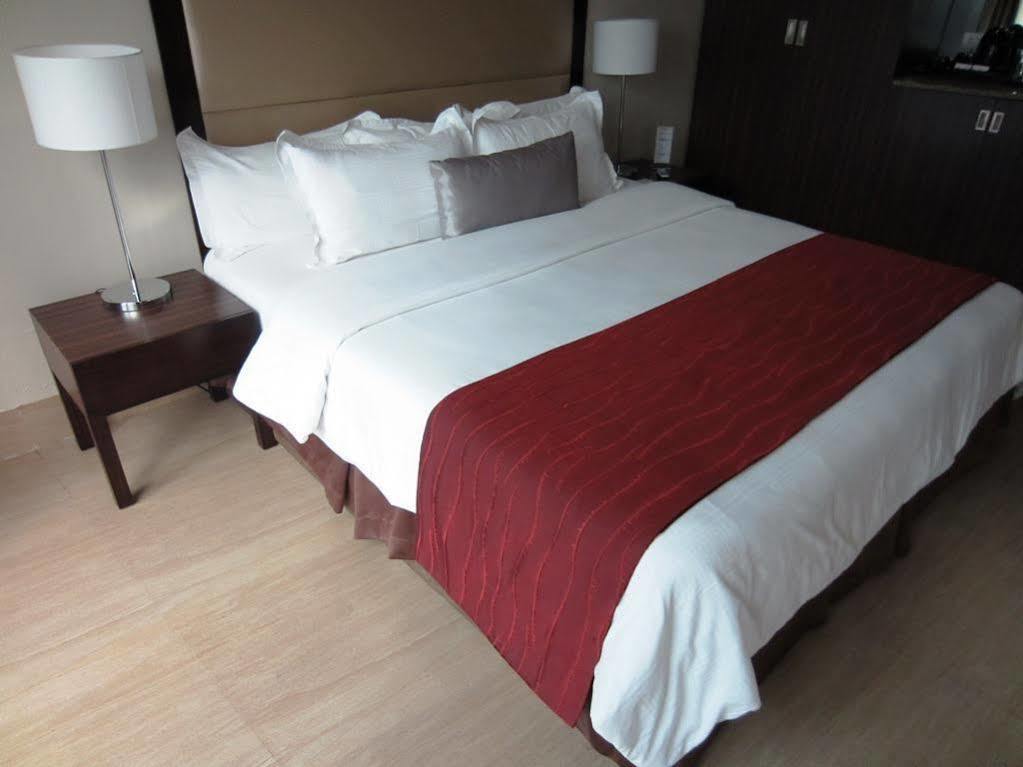 Goldberry Suites & Hotel Mactan Lapu-Lapu City Exterior foto