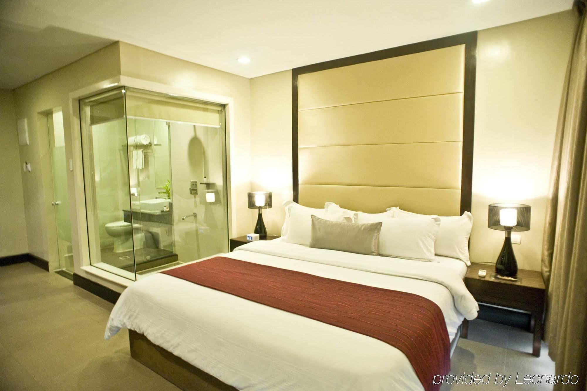 Goldberry Suites & Hotel Mactan Lapu-Lapu City Exterior foto